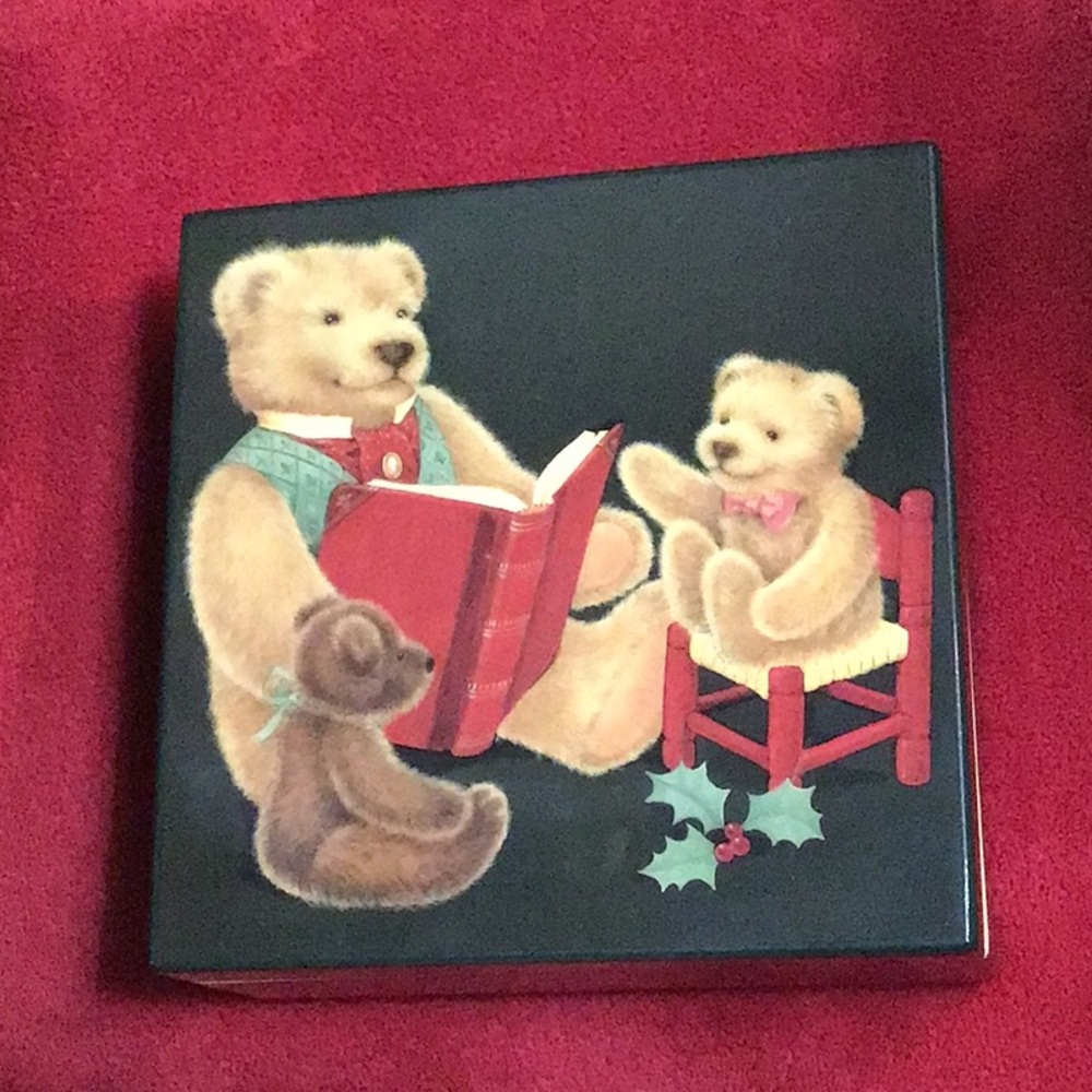 VINTAGE MUSICAL LACQUER BOX